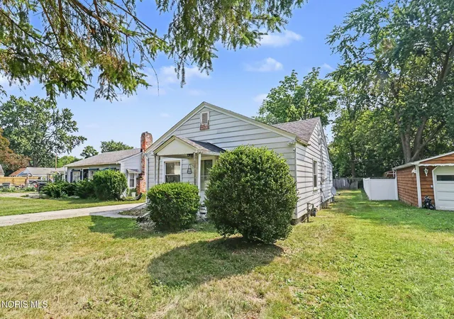 Photo 1 of Sale Pending at 5848 Pickard Dr, Toledo, OH 43613 | MLS# 10010891 | Listing updated on 2026-10-05