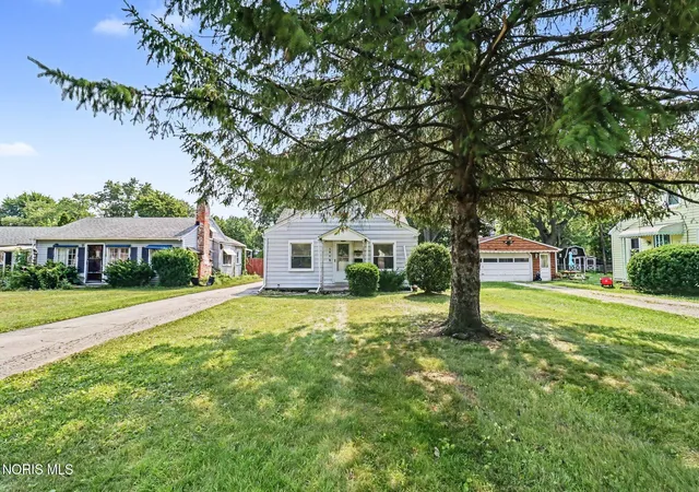 Photo 3 of Sale Pending at 5848 Pickard Dr, Toledo, OH 43613 | MLS# 10010891 | Listing updated on 2026-10-05
