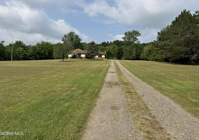 Photo 2 of Single family home for sale at 1737 9 Road, Edgerton, OH 43517 | MLS# 10010803 | Listing updated on 2026-07-21