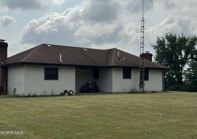 Photo 4 of Single family home for sale at 1737 9 Road, Edgerton, OH 43517 | MLS# 10010803 | Listing updated on 2026-07-21