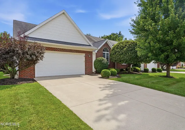 Photo 2 of Single family home for sale at 2183 Bluestone Dr, Findlay, OH 45840 | MLS# 10010818 | Listing updated on 2026-08-29