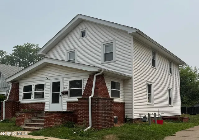 Photo 2 of Single family home for sale at 1814 Evansdale Ave, Toledo, OH 43607 | MLS# 10010814 | Listing updated on 2026-08-21