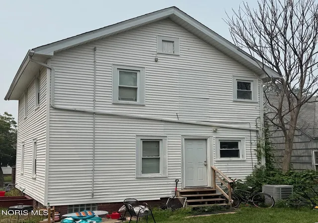 Photo 3 of Single family home for sale at 1814 Evansdale Ave, Toledo, OH 43607 | MLS# 10010814 | Listing updated on 2026-08-21