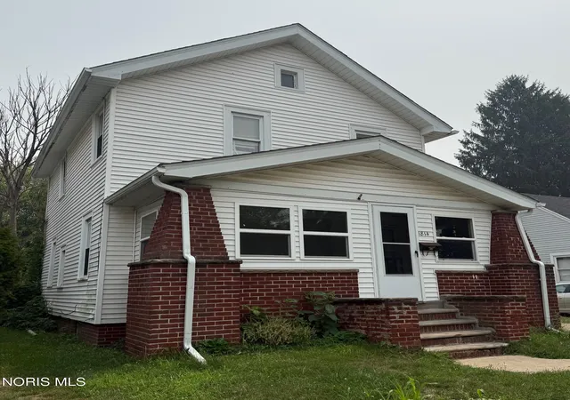 Photo 4 of Single family home for sale at 1814 Evansdale Ave, Toledo, OH 43607 | MLS# 10010814 | Listing updated on 2026-08-21