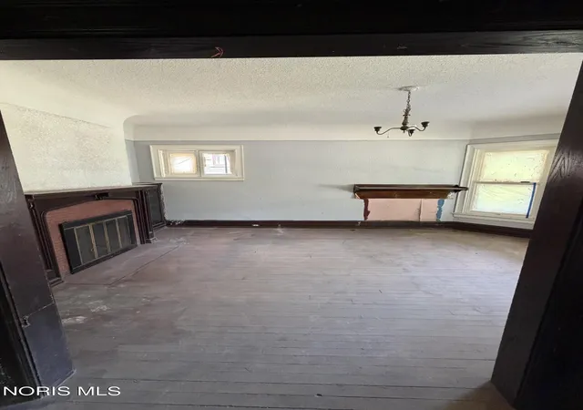 Photo 3 of Single family home for sale at 2471 Glenwood Ave, Toledo, OH 43620 | MLS# 10010813 | Listing updated on 2026-07-26