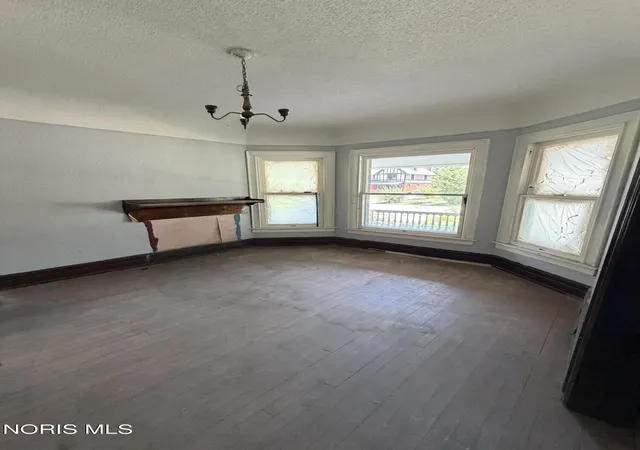 Photo 3 of Single family home for sale at 2471 Glenwood Ave, Toledo, OH 43620 | MLS# 10010813 | Listing updated on 2026-07-26