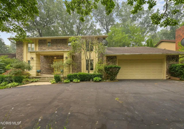 Photo 1 of Sale Pending at 4357 Bromley Dr, Toledo, OH 43623 | MLS# 10010815 | Listing updated on 2026-08-11