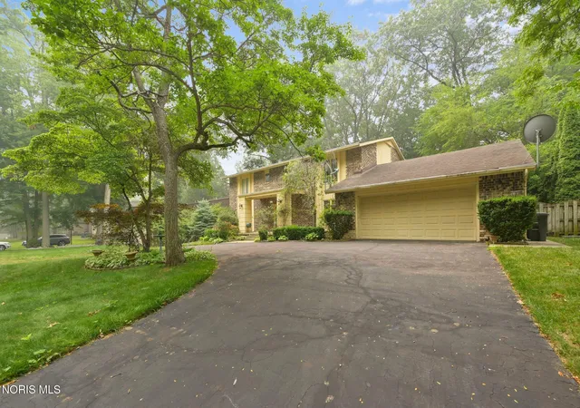 Photo 2 of Sale Pending at 4357 Bromley Dr, Toledo, OH 43623 | MLS# 10010815 | Listing updated on 2026-08-11