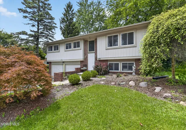 Photo 1 of Single family home for sale at 470 Edgewood Dr, Perrysburg, OH 43551 | MLS# 10010886 | Listing updated on 2026-08-26