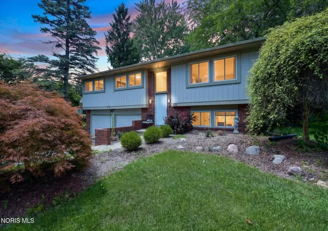 Photo 2 of Single family home for sale at 470 Edgewood Dr, Perrysburg, OH 43551 | MLS# 10010886 | Listing updated on 2026-08-26