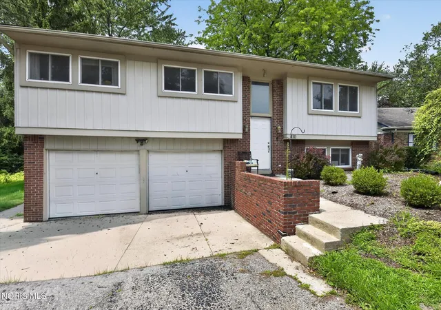 Photo 4 of Single family home for sale at 470 Edgewood Dr, Perrysburg, OH 43551 | MLS# 10010886 | Listing updated on 2026-08-26