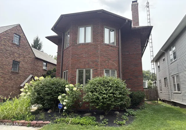 1st image of 1321 Laclede Rd, Toledo, OH 43612 | MLS# 10011100