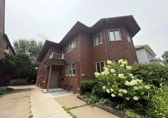 2nd image of 1321 Laclede Rd, Toledo, OH 43612 | MLS# 10011100