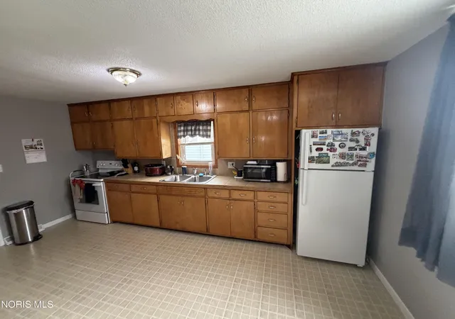 Photo 3 of House for sale at 4 House College Rental Pk, Findlay, OH 45840 | MLS# 10011085 | Listing updated on 2026-07-29