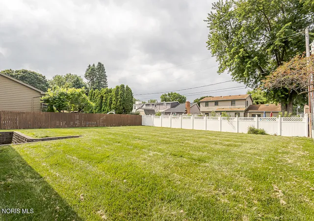 Photo 4 of Single family home for sale at 6714 Janel Ln, Maumee, OH 43537 | MLS# 10010883 | Listing updated on 2026-10-02