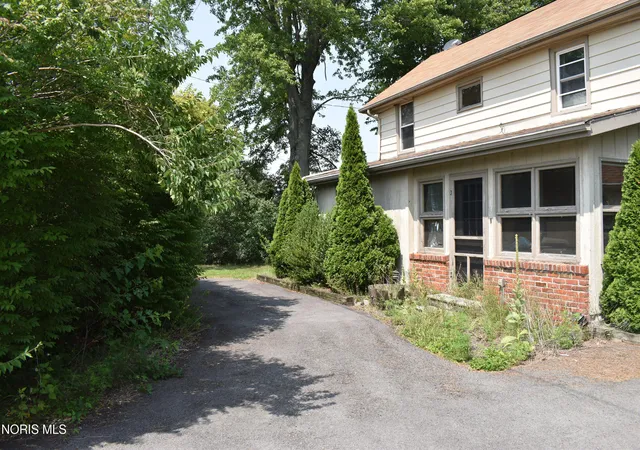 Photo 3 of Single family home for sale at 11519 Prov Neap Swan Rd, Grand Rapids, OH 43522 | MLS# 10010866 | Listing updated on 2026-09-29