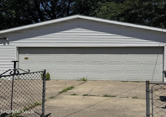 Photo 2 of Single family home for sale at 1736 Marlow Rd, Toledo, OH 43613 | MLS# 10010939 | Listing updated on 2026-09-16