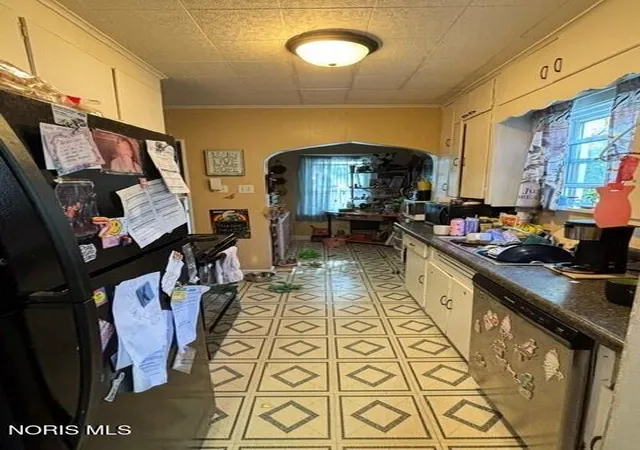 Photo 4 of Single family home for sale at 4328 Packard Rd, Toledo, OH 43612 | MLS# 10011068 | Listing updated on 2026-09-16