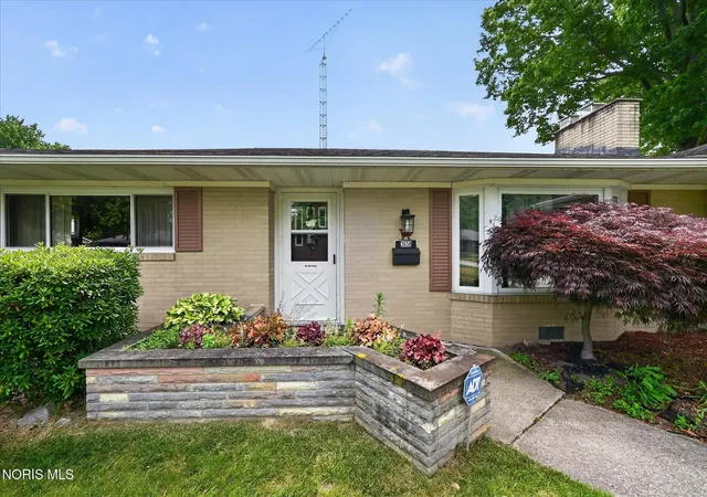 Photo 4 of Sale Pending at 3658 Coronada Dr, Toledo, OH 43615 | MLS# 10010879 | Listing updated on 2026-10-03
