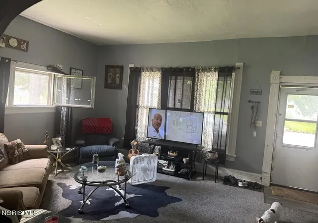 Photo 2 of House for sale at 853 Oak St, Toledo, OH 43605 | MLS# 10010884 | Listing updated on 2026-09-07