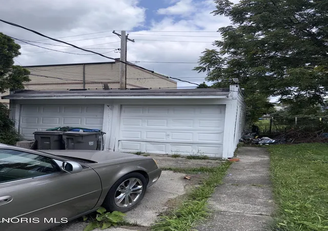 Photo 3 of House for sale at 853 Oak St, Toledo, OH 43605 | MLS# 10010884 | Listing updated on 2026-09-07