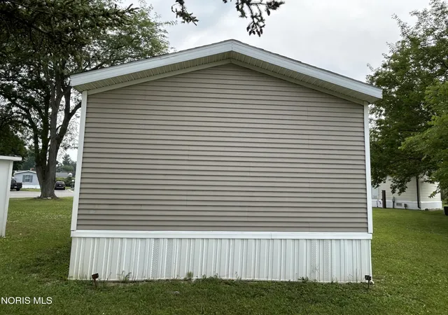 Photo 3 of Manufactured home for sale at 1730 Port Clinton Rd #17, Fremont, OH 43420 | MLS# 10010903 | Listing updated on 2026-09-23