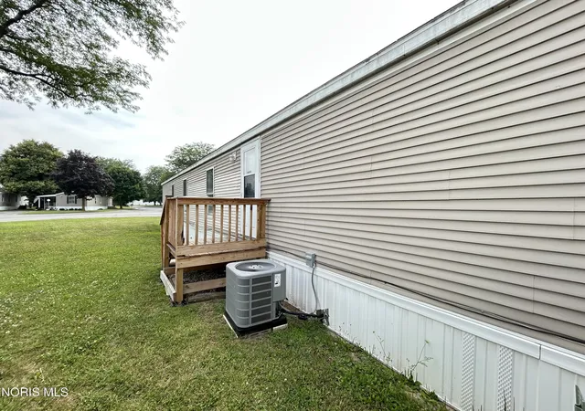 Photo 3 of Manufactured home for sale at 1730 Port Clinton Rd #17, Fremont, OH 43420 | MLS# 10010903 | Listing updated on 2026-09-23