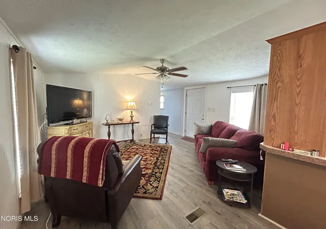 Photo 4 of Manufactured home for sale at 1730 Port Clinton Rd #17, Fremont, OH 43420 | MLS# 10010903 | Listing updated on 2026-09-23