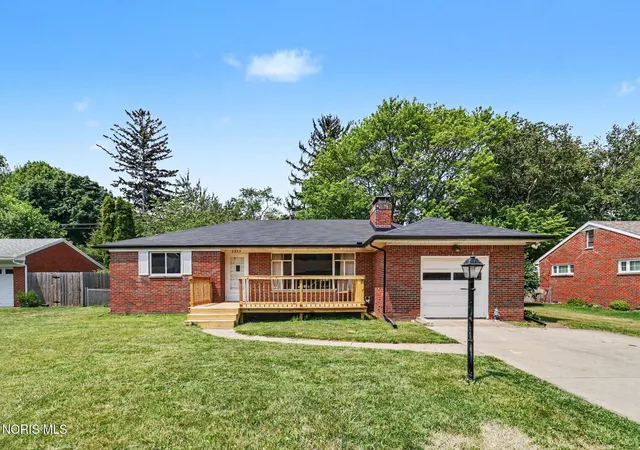 Photo 2 of Single family home for sale at 2843 Strauss Ave, Toledo, OH 43606 | MLS# 10010909 | Listing updated on 2026-08-27