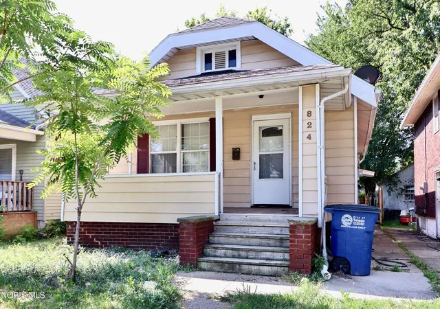 1st image of 824 Clay Ave, Toledo, OH 43608 | MLS# 10011097