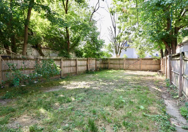 Photo 2 of Single family home for sale at 824 Clay Ave, Toledo, OH 43608 | MLS# 10011097 | Listing updated on 2026-07-27