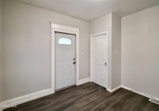 Photo 3 of Single family home for sale at 824 Clay Ave, Toledo, OH 43608 | MLS# 10011097 | Listing updated on 2026-07-27