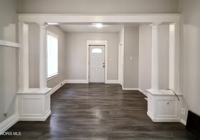 Photo 4 of Single family home for sale at 824 Clay Ave, Toledo, OH 43608 | MLS# 10011097 | Listing updated on 2026-07-27