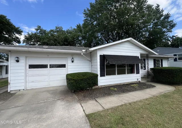 Photo 2 of Single family home for sale at 40 Valley View Pl, Tiffin, OH 44883 | MLS# 10011033 | Listing updated on 2026-07-26