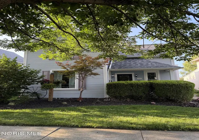 Photo 1 of Sale Pending at 720 W Center St, Fostoria, OH 44830 | MLS# 10010940 | Listing updated on 2026-07-28