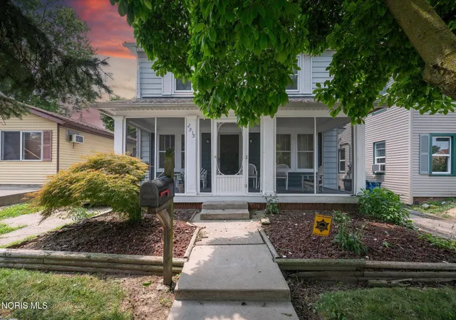 Photo 1 of Single family home for sale at 2915 Upton Ave, Toledo, OH 43606 | MLS# 10010957 | Listing updated on 2026-09-08