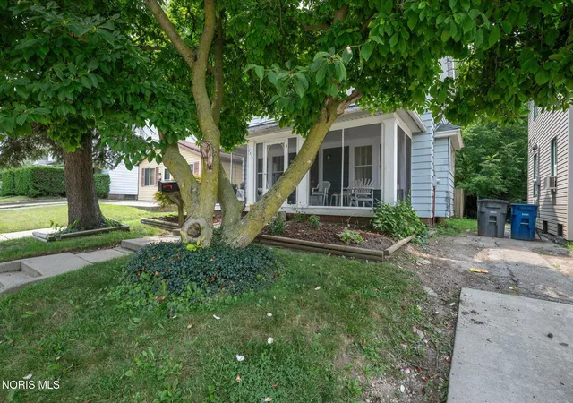 Photo 3 of Single family home for sale at 2915 Upton Ave, Toledo, OH 43606 | MLS# 10010957 | Listing updated on 2026-09-08