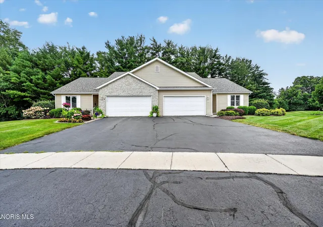 Listing Photo 3 - Condo for sale in building located at 1457 Riverwalk Ct, Waterville, OH 43566