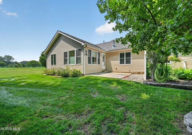 Listing Photo 2 - Condo for sale in building located at 1457 Riverwalk Ct, Waterville, OH 43566