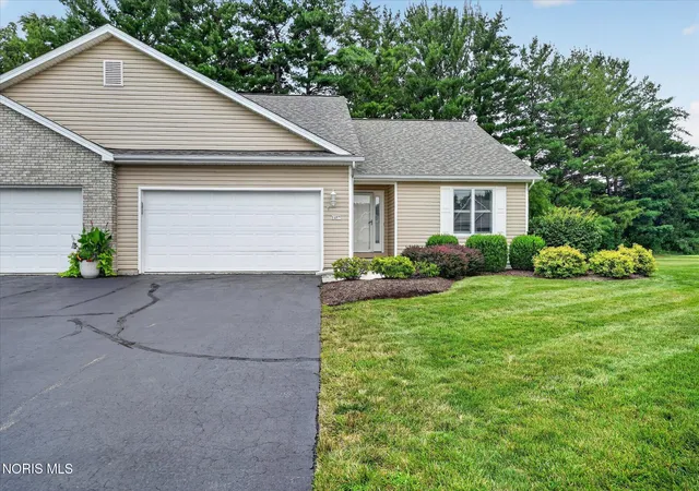 Listing Photo 4 - Condo for sale in building located at 1457 Riverwalk Ct, Waterville, OH 43566