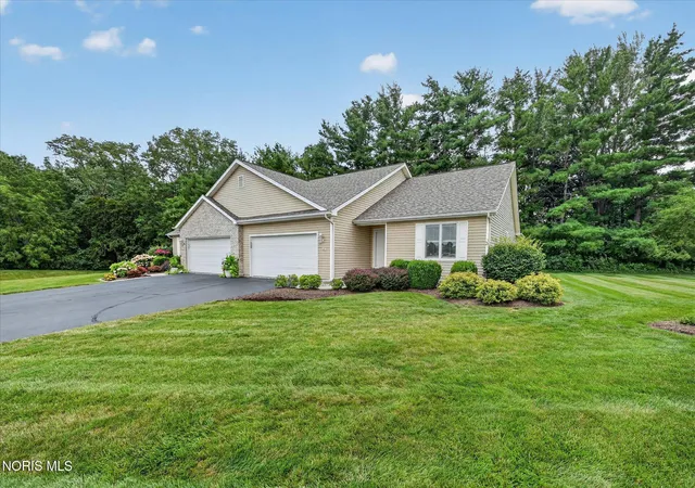 Listing Photo 5 - Condo for sale in building located at 1457 Riverwalk Ct, Waterville, OH 43566