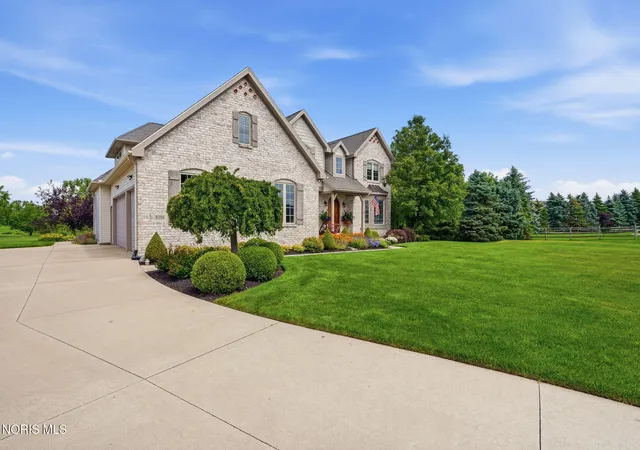 Photo 3 of Single family home for sale at 9258 Twin Crk Ln, Sylvania, OH 43560 | MLS# 10011048 | Listing updated on 2026-08-31