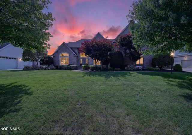 2nd image of 558 Laguna Pt, Holland, OH 43528 | MLS# 10010982