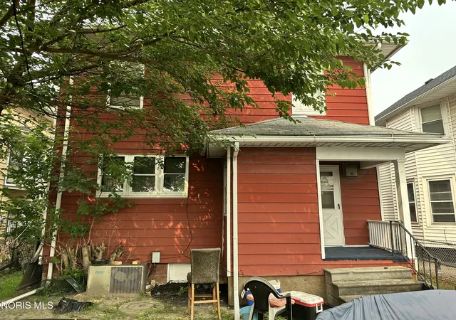 Photo 2 of Single family home for sale at 2208 Rosewood Ave, Toledo, OH 43606 | MLS# 10011022 | Listing updated on 2026-09-12