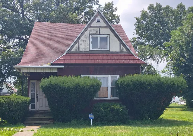 Photo 2 of Single family home for sale at 1816 Clay Ave, Toledo, OH 43608 | MLS# 10011006 | Listing updated on 2026-08-01