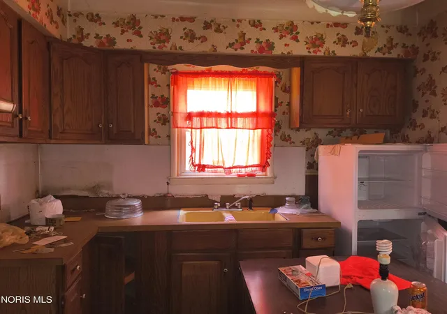 Photo 4 of Single family home for sale at 1816 Clay Ave, Toledo, OH 43608 | MLS# 10011006 | Listing updated on 2026-08-01
