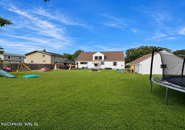 Photo 3 of Sale Pending at 518 S Harrison St, Montpelier, OH 43543 | MLS# 10011001 | Listing updated on 2026-08-21