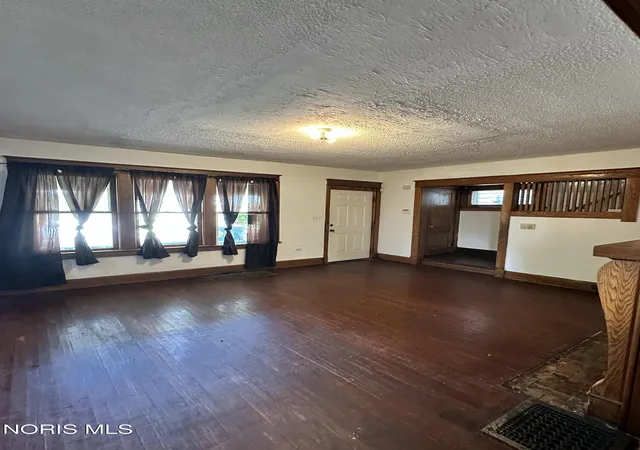Photo 3 of Single family home for sale at 1051 Pinewood Ave, Toledo, OH 43607 | MLS# 10011567 | Listing updated on 2026-09-10