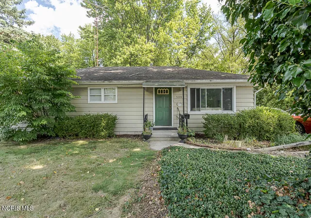 1st image of 5204 Silvertown Dr, Sylvania, OH 43560 | MLS# 10011010