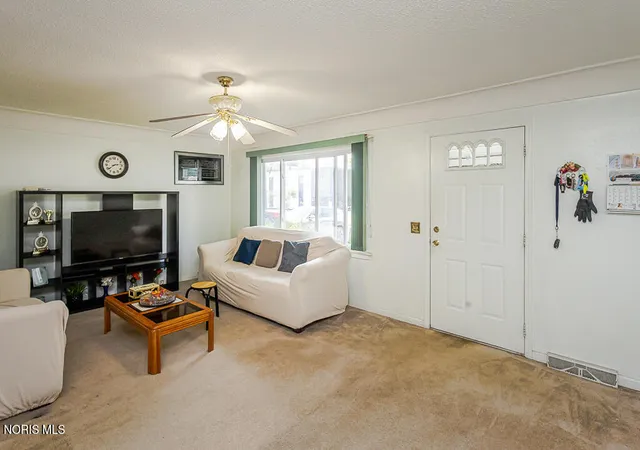 image of 5204 Silvertown Dr, Sylvania, OH 43560 | MLS# 10011010